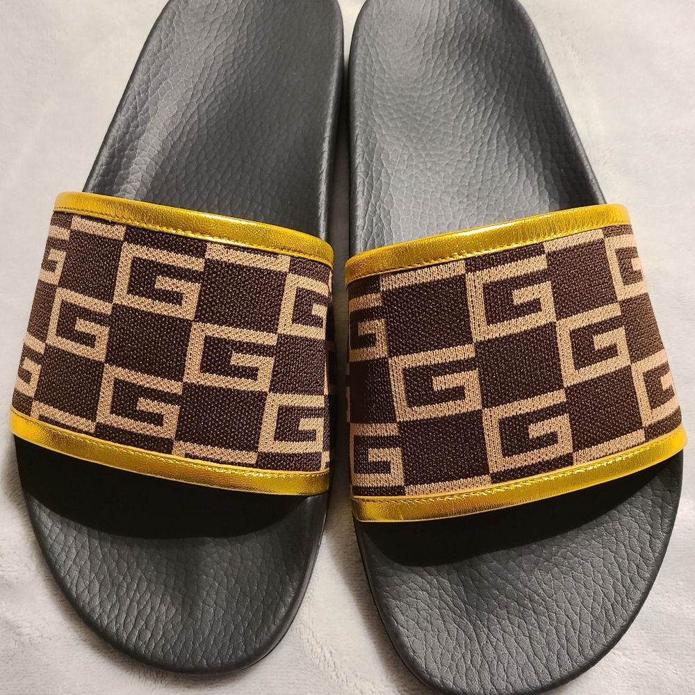 Mens Gucci Slide Like New!